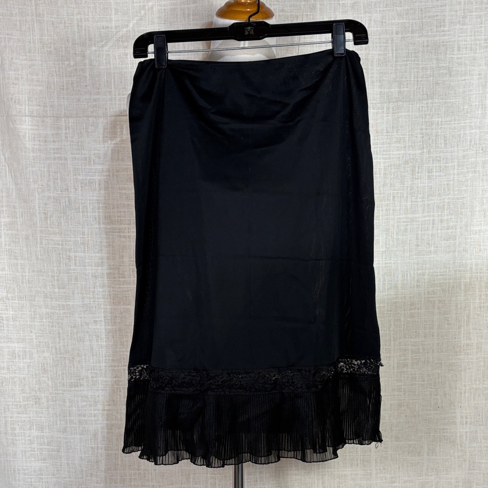 Vintage nylon skirt slip with lace and pleated chiffon border!